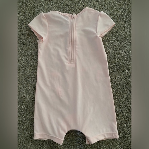 Baby Gap rashguard- 18-24 months - Picture 2 of 3